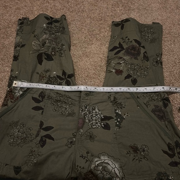 Democracy “Flex”- ellent Olive Green Floral Print Lightweight Utility Crop pant - Picture 7 of 10